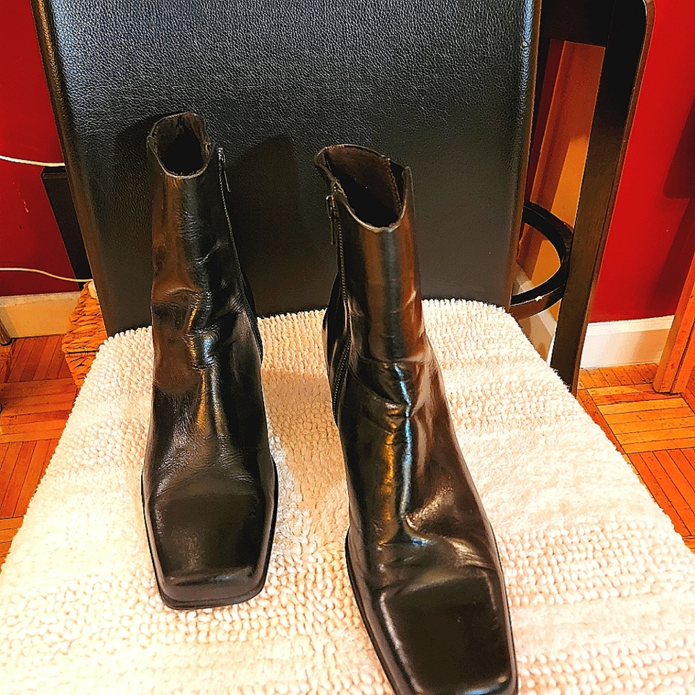 Used Black ankle boots